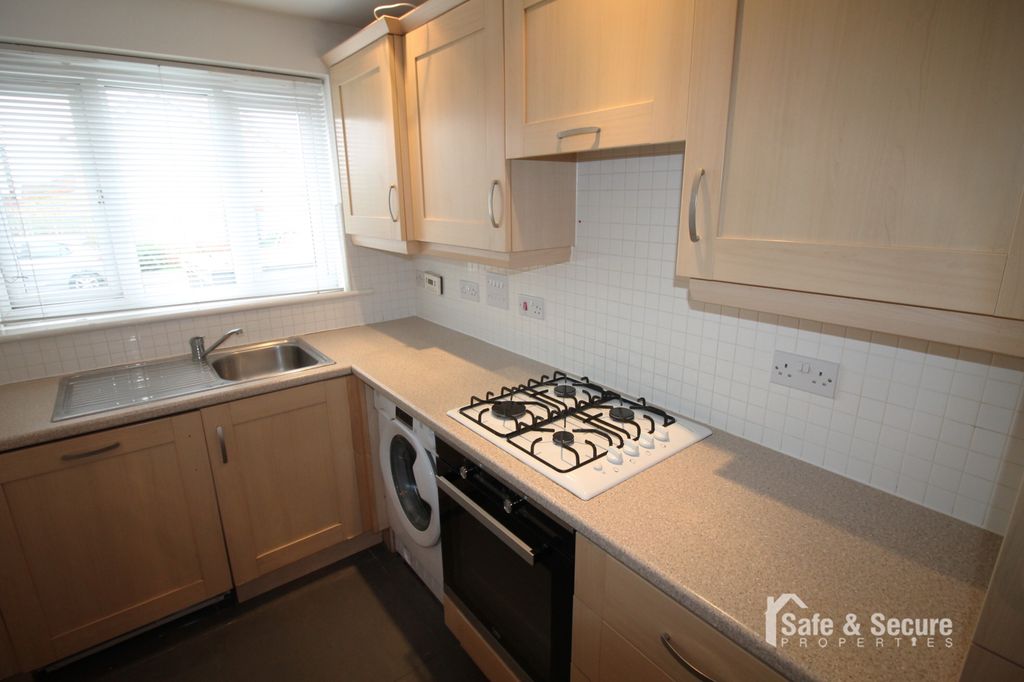 Property photo 3 of 11 Kitchen