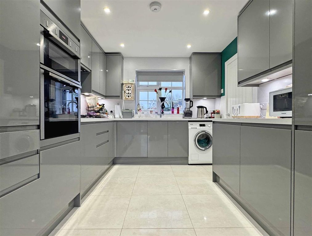 Property photo 3 of 27 Kitchen.Jpg