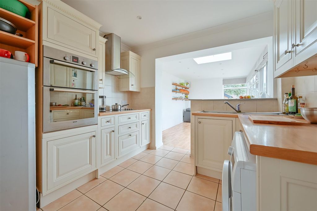 Property photo 3 of 13 22 Lawn Ave-6.Jpg