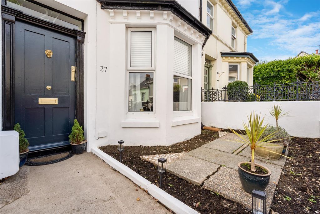 Property photo 1 of 22 27 Victoria Avenue, Onchan (18).Jpg