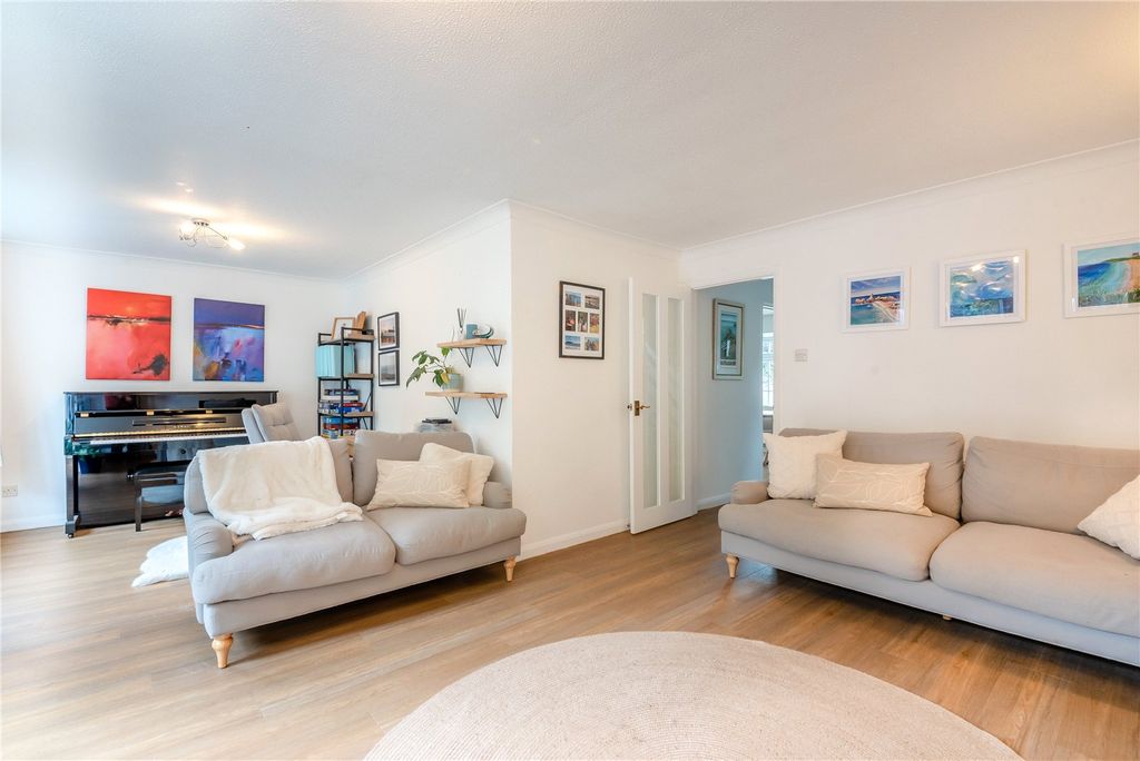 Property photo 3 of 17 Picture No. 12