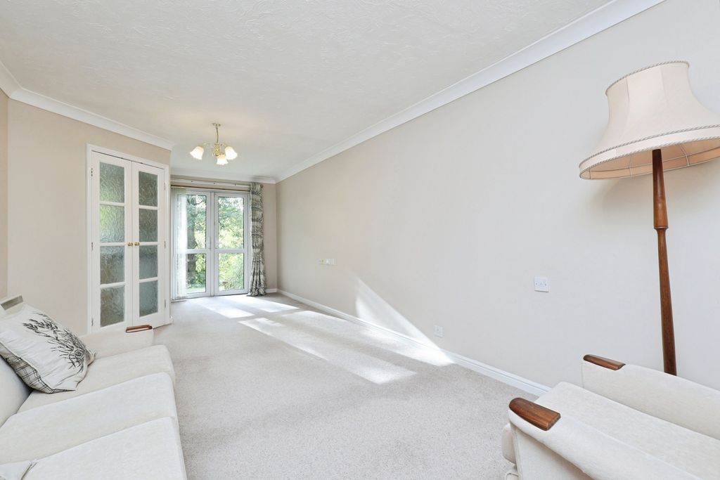 Property photo 1 of 12 Living Room
