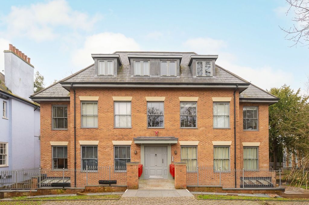 Property photo 1 of 22
