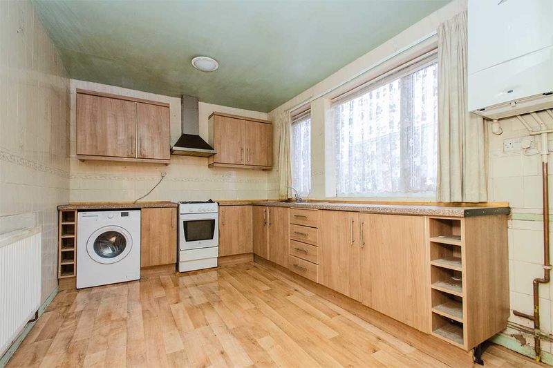 Property photo 2 of 17 Photo 4