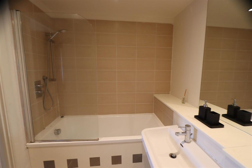Property photo 2 of 8 Bathroom..Jpg