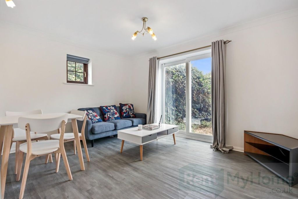 Property photo 2 of 10 73296Df2-5d97-44Ae-Bb97-7d25Ffb2F975Ames360 - 40 Athol Square, London, E14 0Np6.Jpg