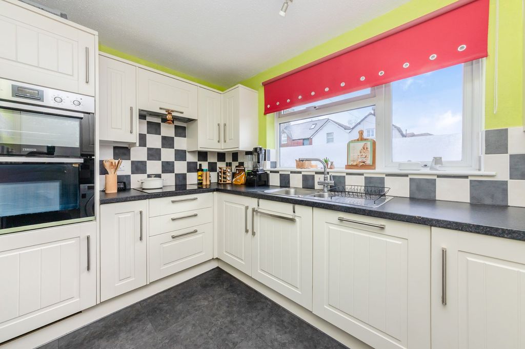 Property photo 3 of 23