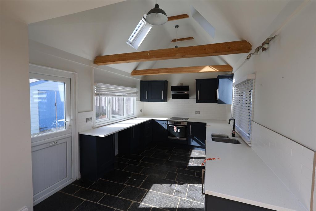 Property photo 3 of 21 Kitchen