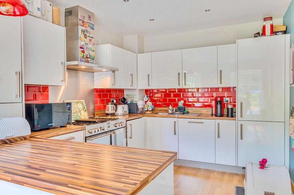 Property photo 3 of 28 1329458-22-688c8A...