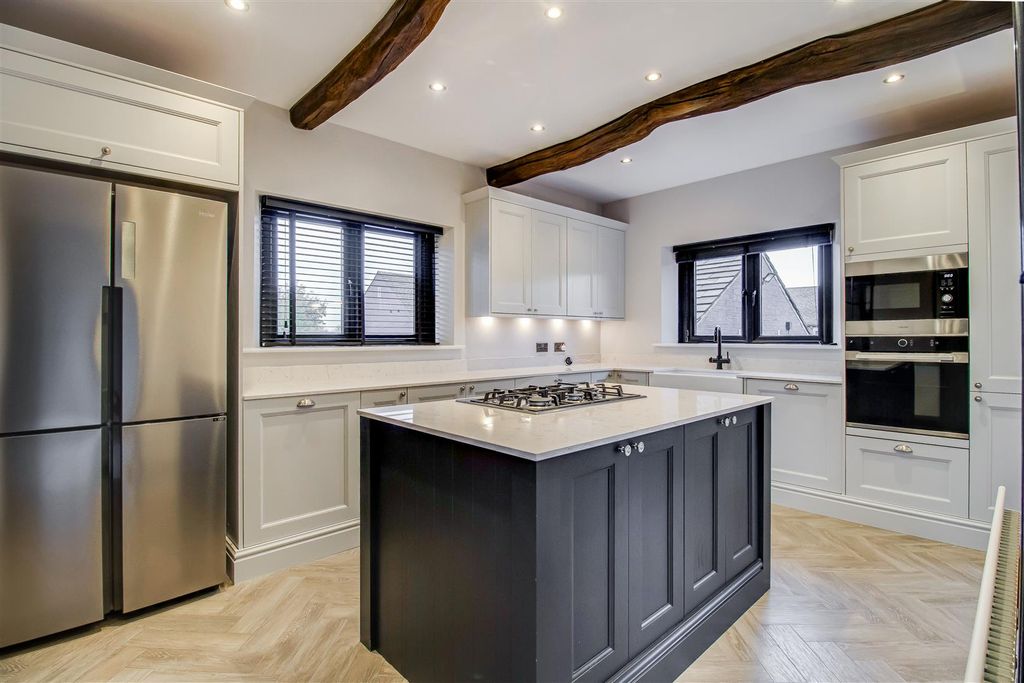 Property photo 2 of 21