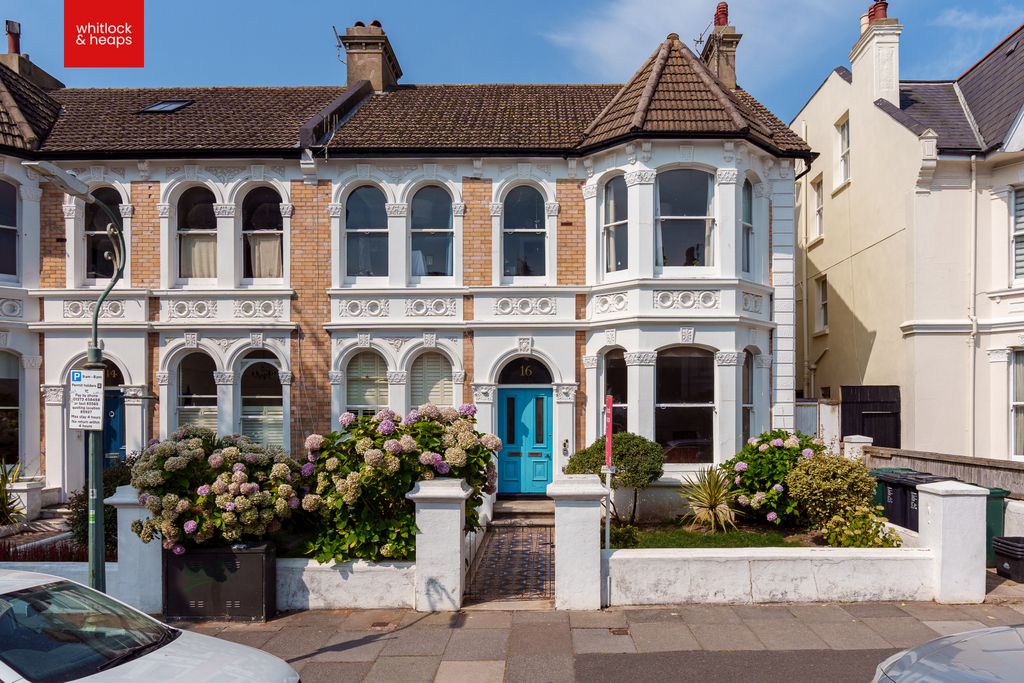 Property photo 1 of 8