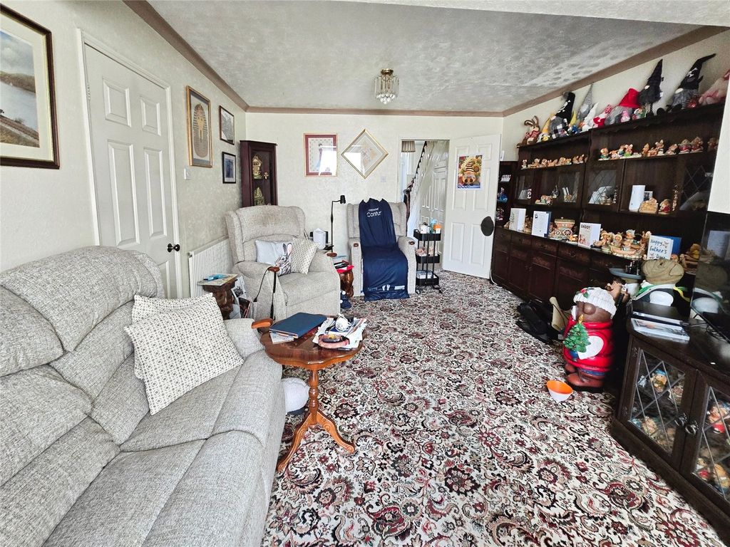 Property photo 3 of 14 Living Room
