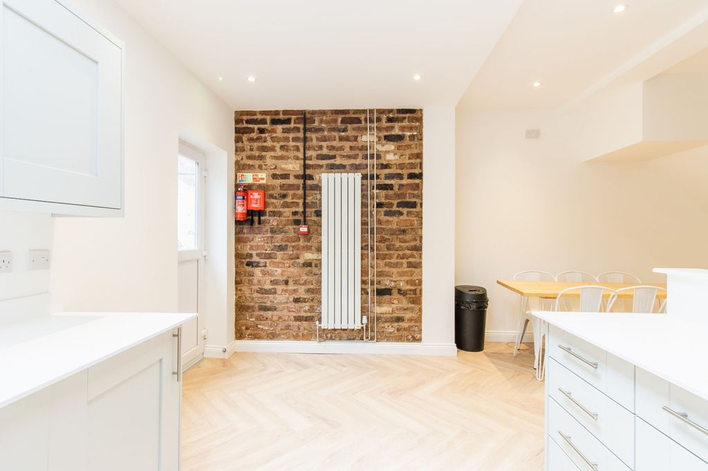 Property photo 2 of 28 Bright, Modern Kitchen/Dining Area With White Cabi...