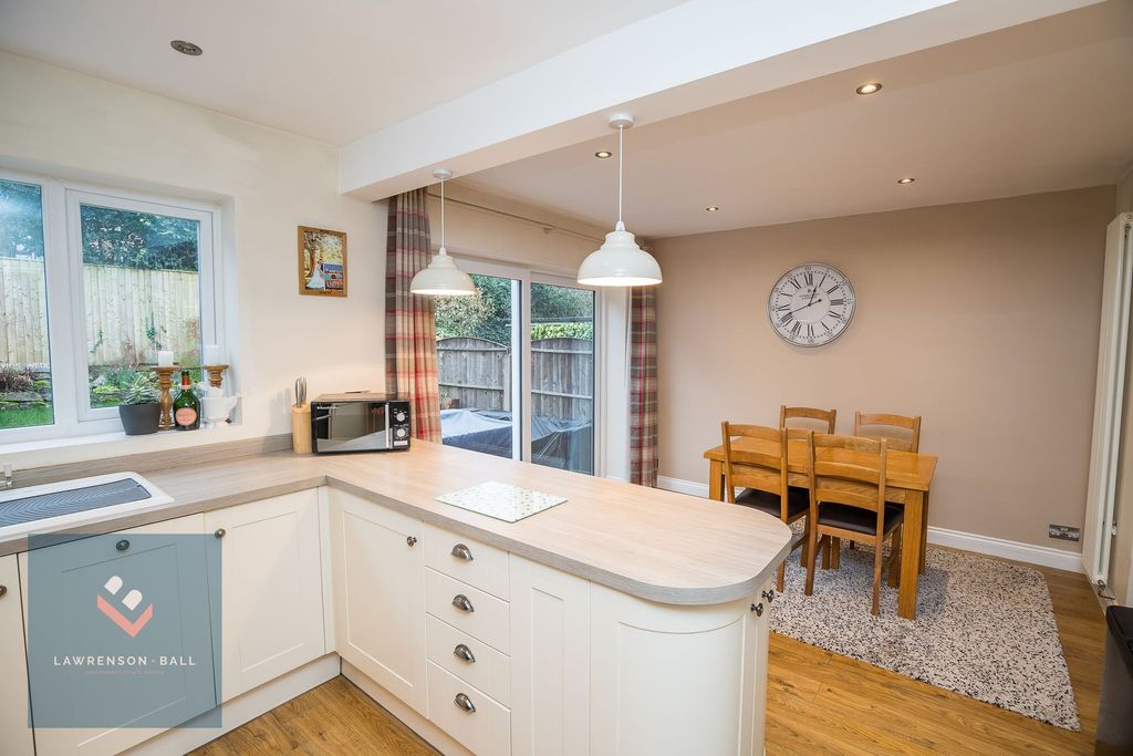 Property photo 2 of 16 Kitchen