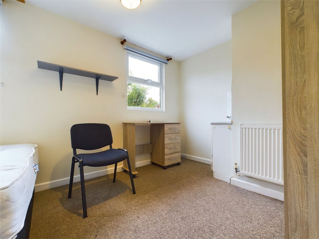 Property photo 2 of 9 Bedroom