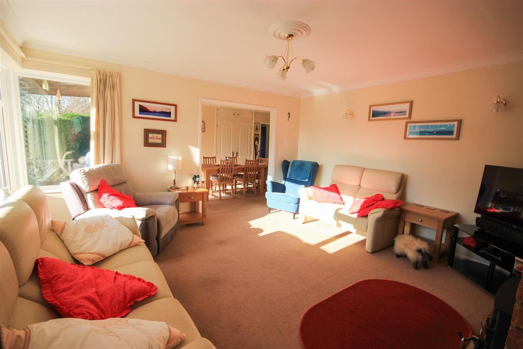 Property photo 3 of 27 Lounge 2..Jpg
