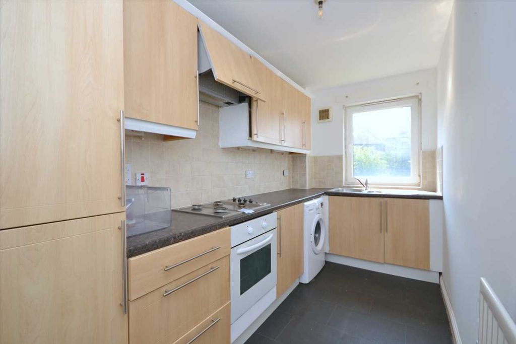 Property photo 3 of 10 Kitchen