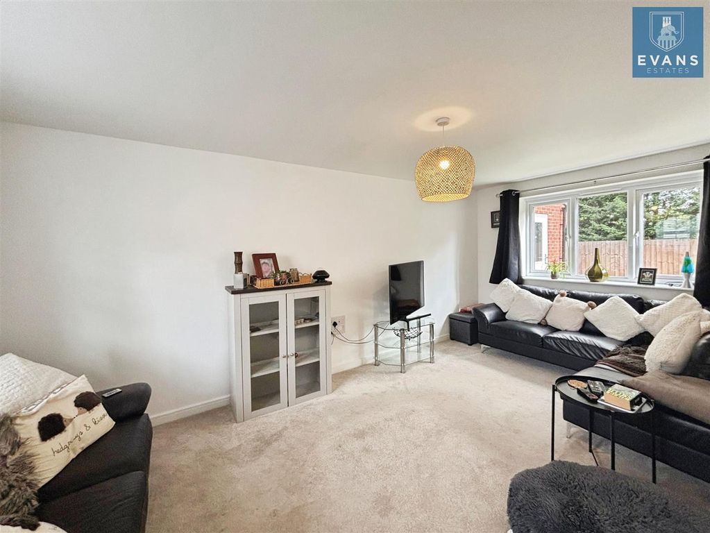 Property photo 3 of 32 Living Room