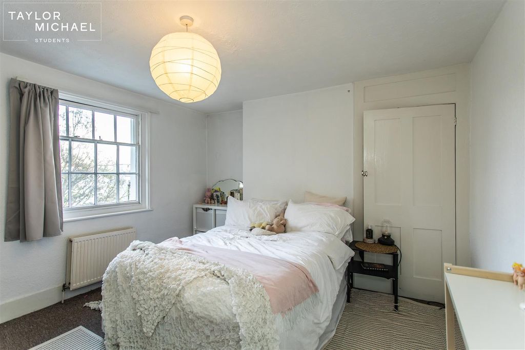 Property photo 3 of 20 Bedroom