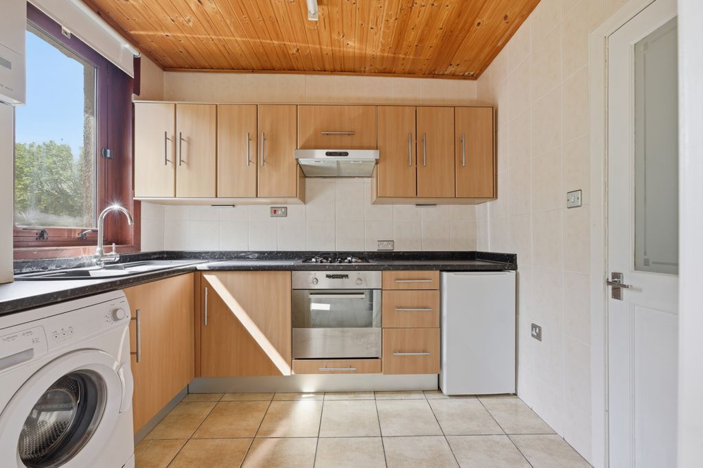 Additional image 4 of 3 bed flat for sale56 Robertson Road, Dunfermline KY12