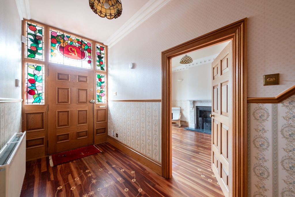 Property photo 2 of 55 5341692
