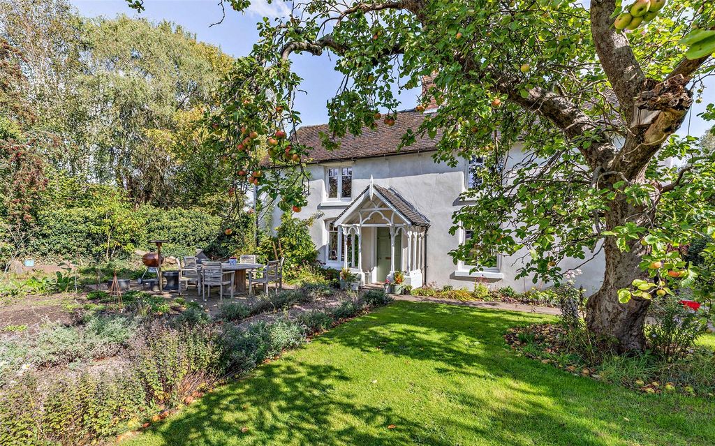 Property photo 3 of 22 Front Garden