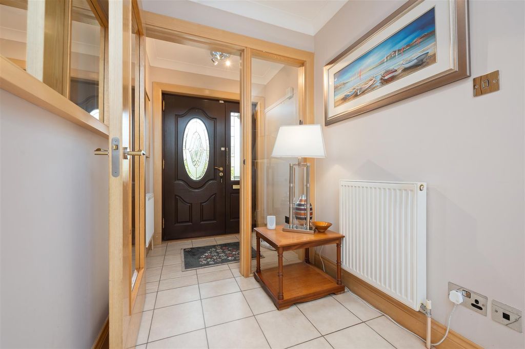 Property photo 2 of 52 40Manorgardens010.Jpg