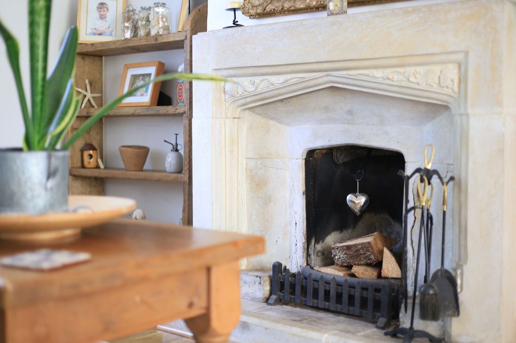 Property photo 2 of 33