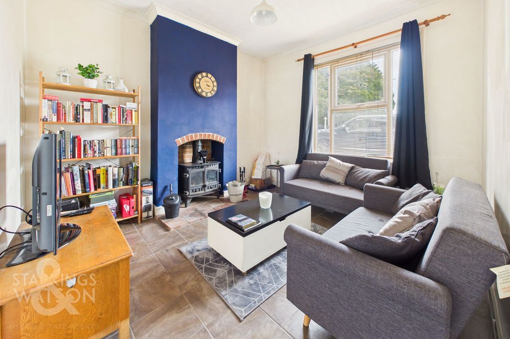 Property photo 2 of 17