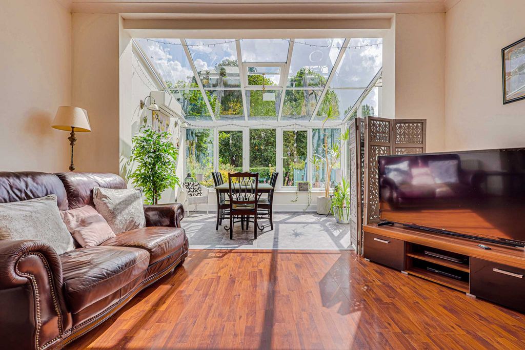 Property photo 3 of 33