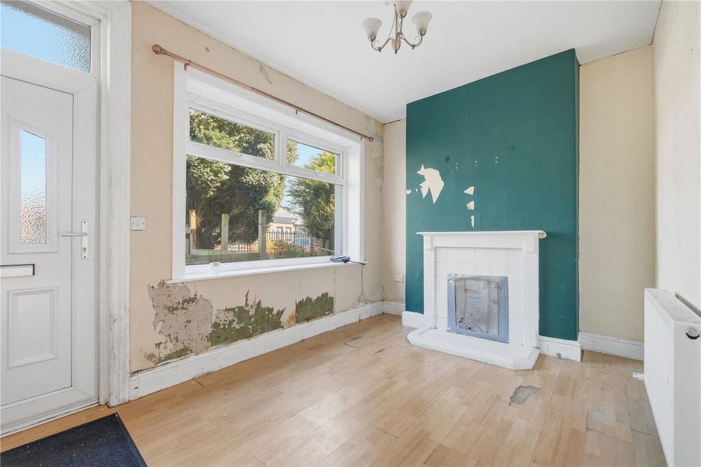 Property photo 2 of 12 Lounge