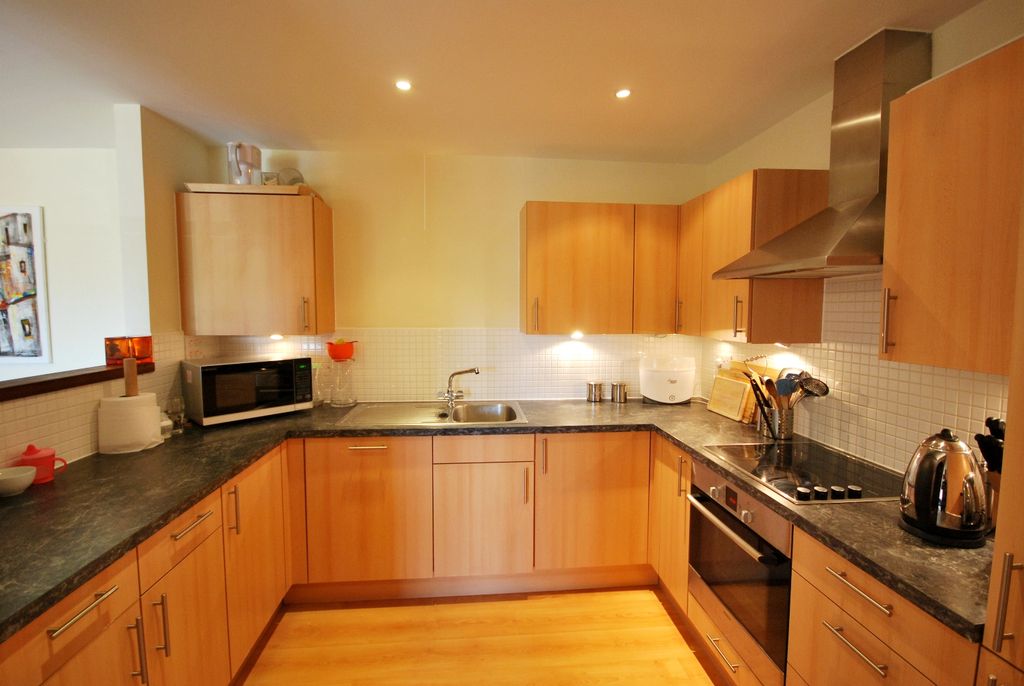 Property photo 3 of 10 Kitchen