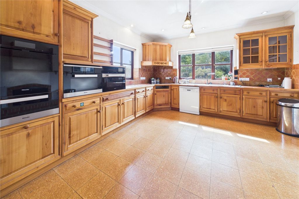 Property photo 3 of 37 Kitchen