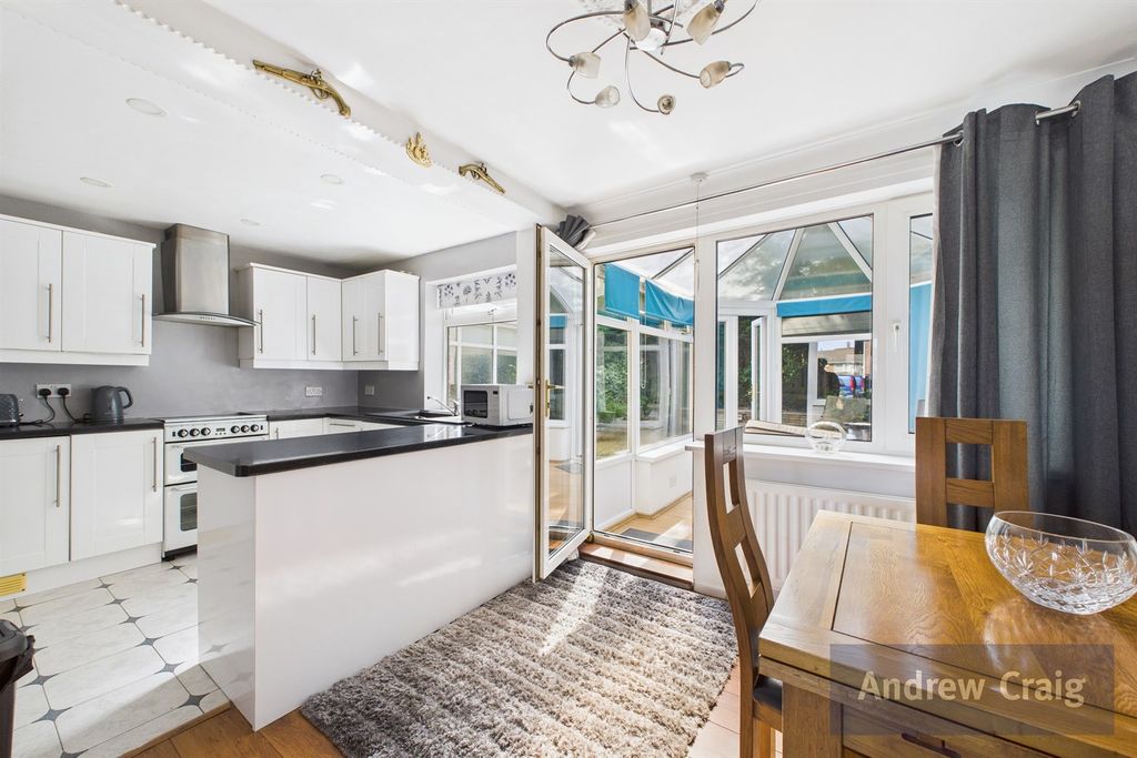 Property photo 3 of 11 Kitchen/Diner