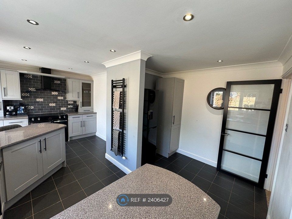 Property photo 2 of 35