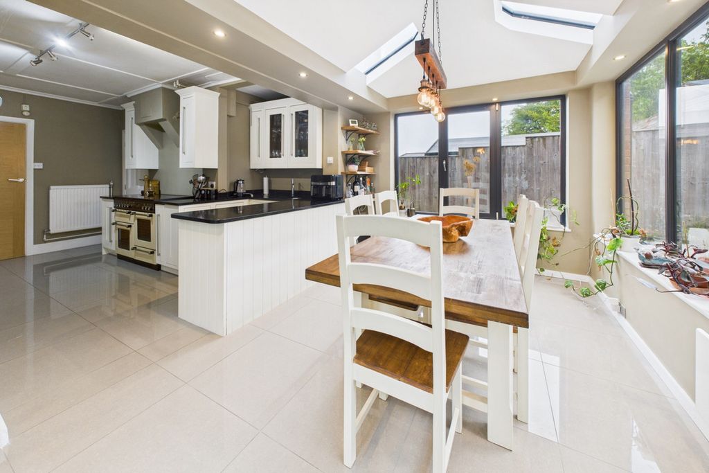 Property photo 3 of 33