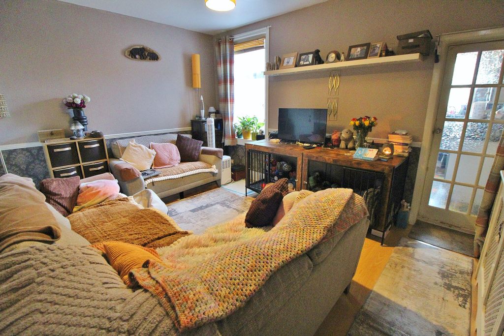Property photo 2 of 7
