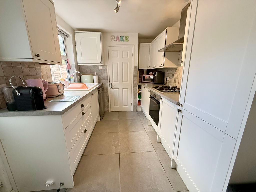 Property photo 3 of 20 Kitchen