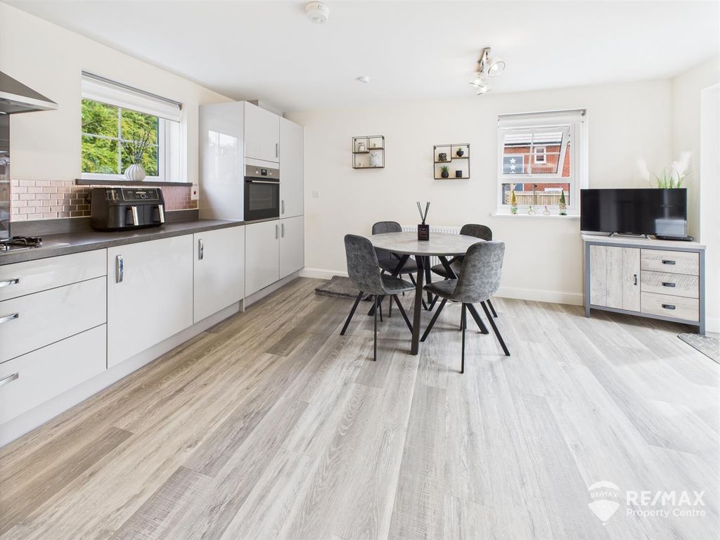 Property photo 3 of 27 Cam02842G0-Pr0247-Still028.Jpg