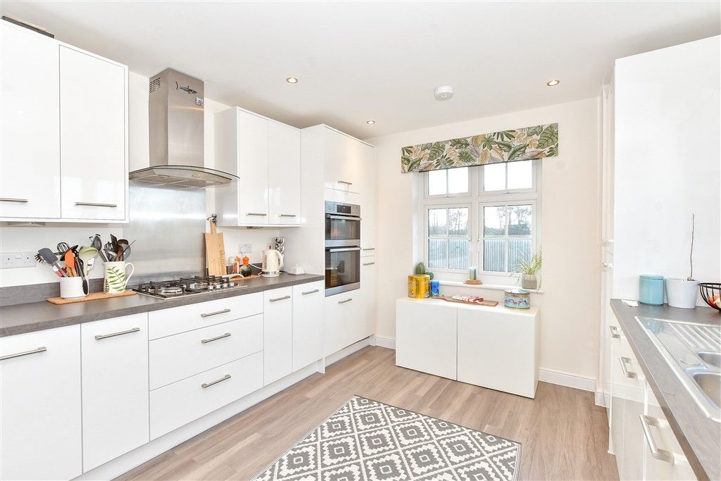 Property photo 3 of 11 Kitchen/Lounge/Diner