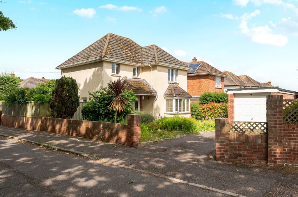 Property photo 1 of 16 1 - Front