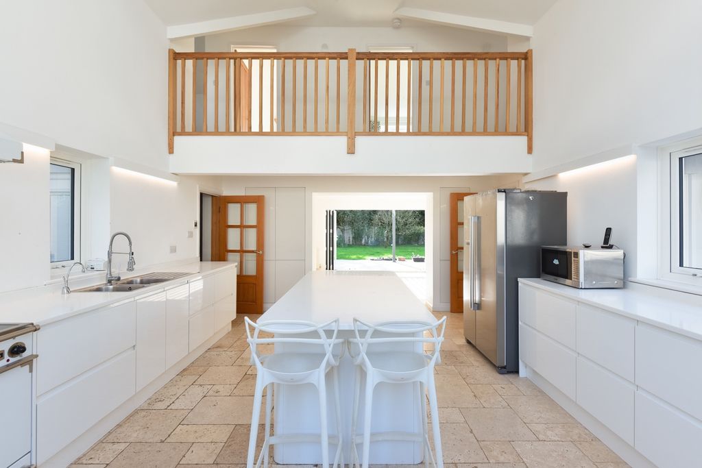 Property photo 2 of 22 4360234