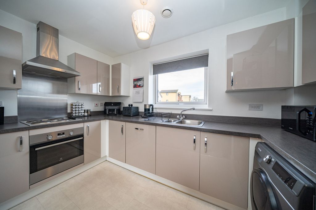 Property photo 3 of 13 58-Putman-Street-00289