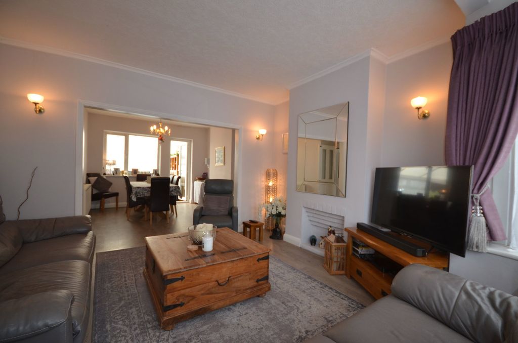 Property photo 2 of 25