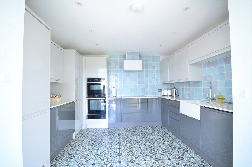 Property photo 2 of 30 Kitchen