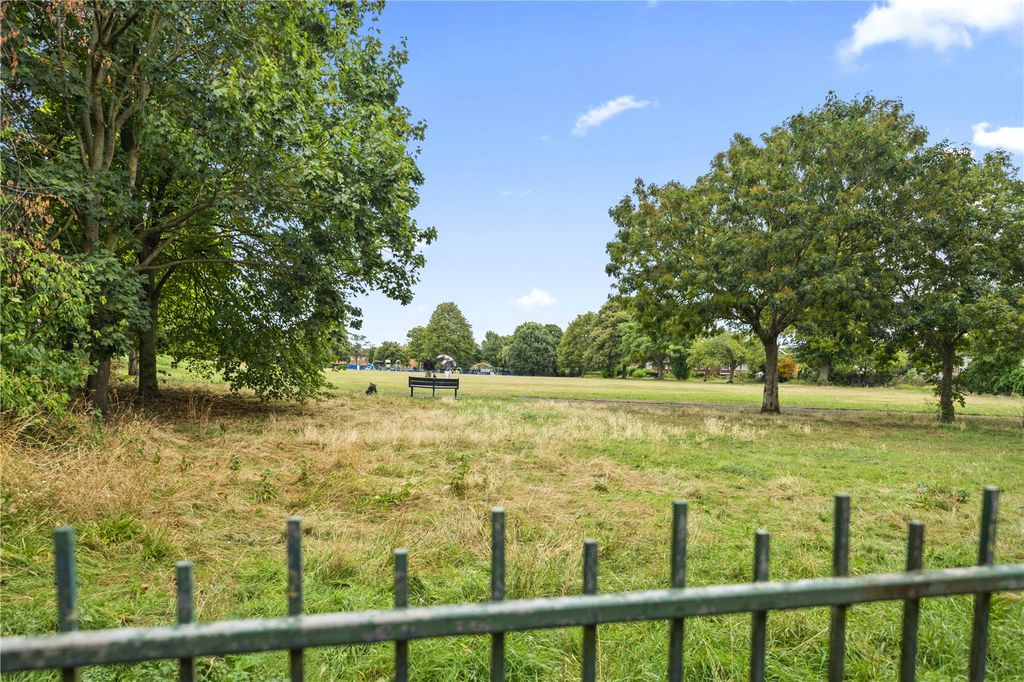 Property photo 3 of 8 Picture No. 11