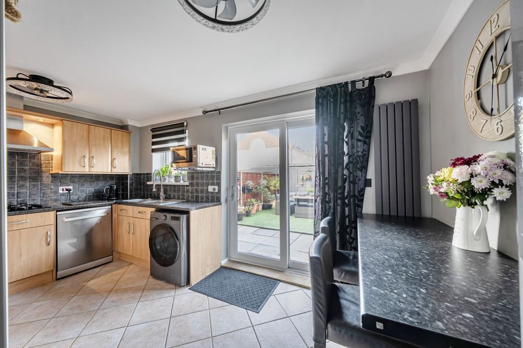 Property photo 3 of 13 141908512699F07E623B40