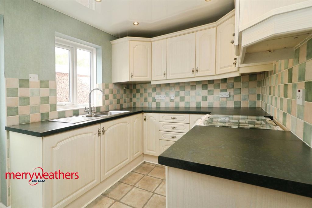 Property photo 2 of 12 Kitchen