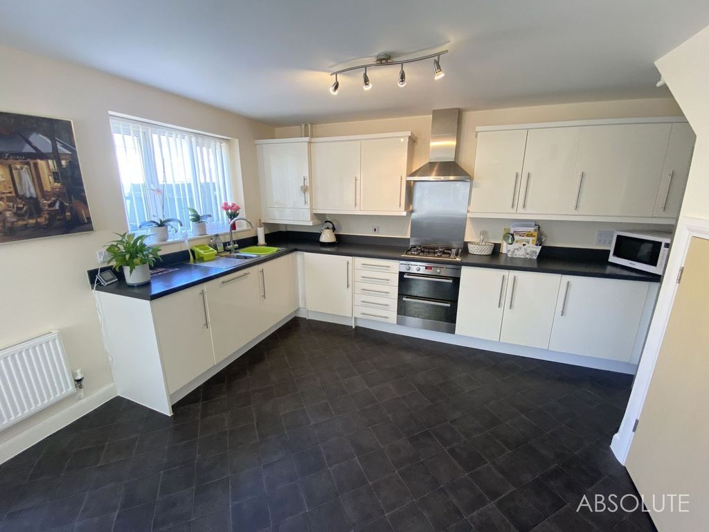 Property photo 3 of 18 Kitchen/Diner