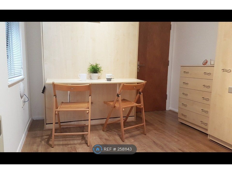 Property photo 1 of 10 Living Space